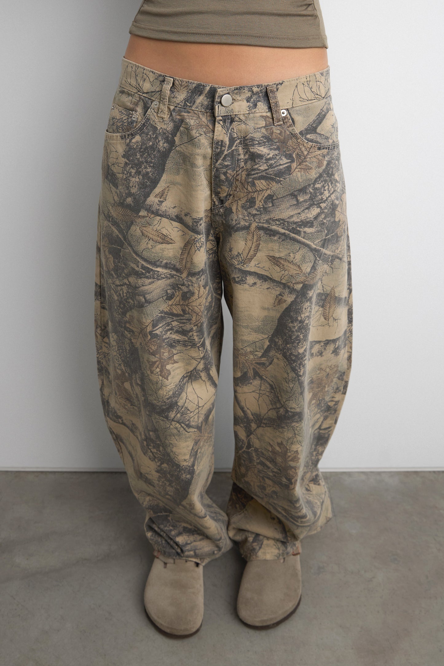 CAMO PRINT BARREL LEG PANT