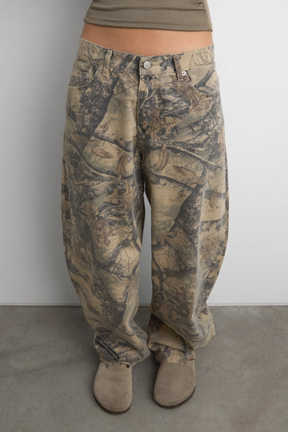 CAMO PRINT BARREL LEG PANT