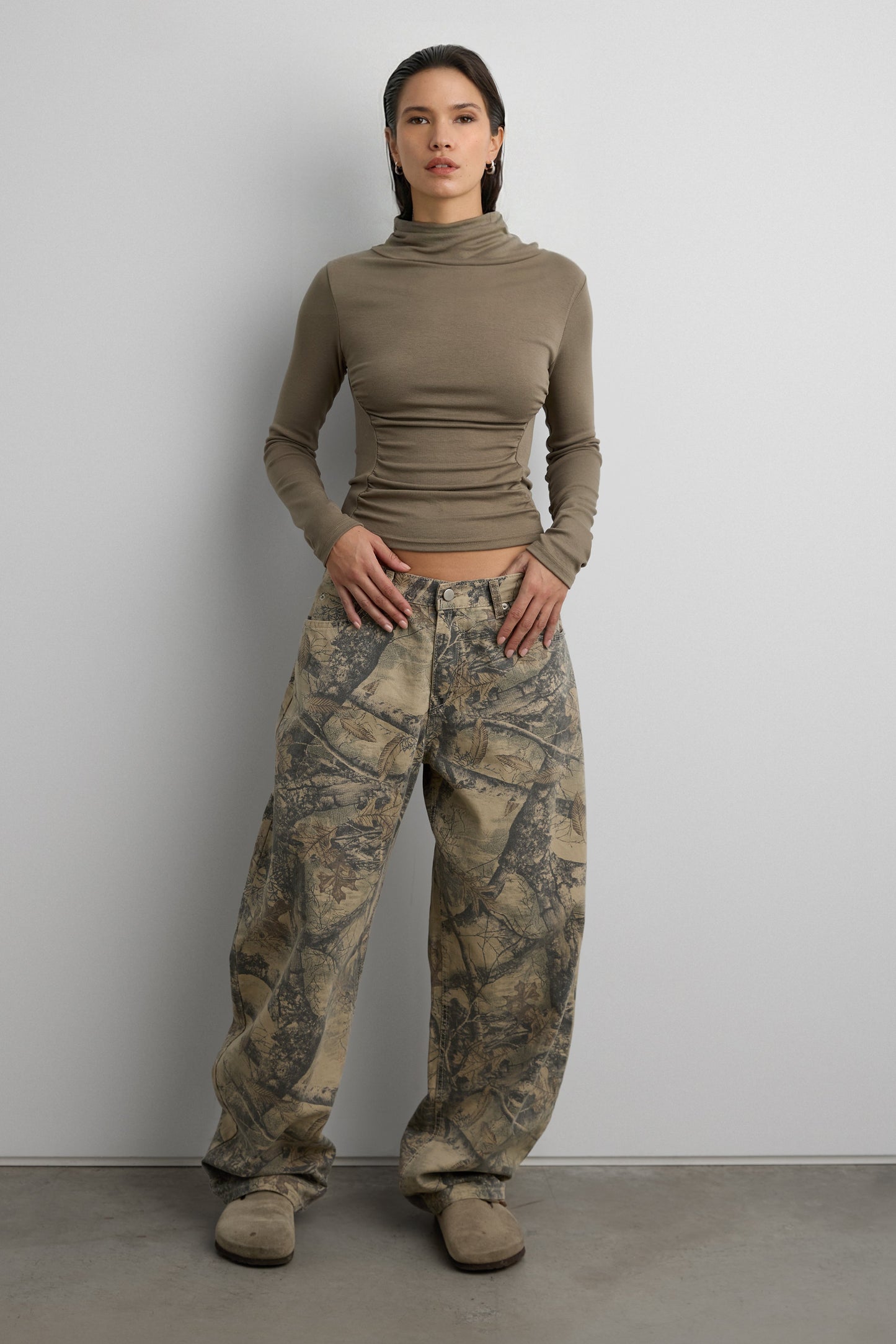 CAMO PRINT BARREL LEG PANT
