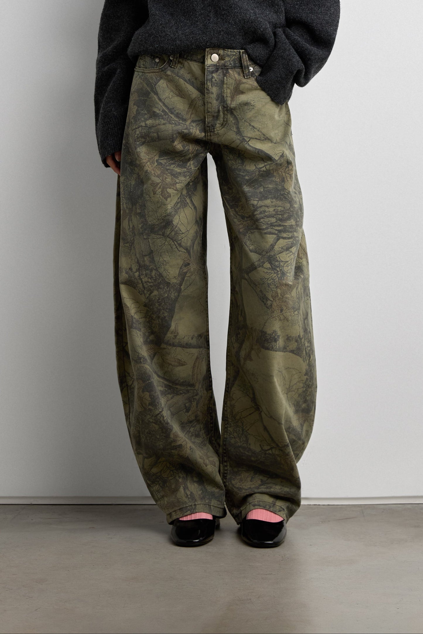 CAMO PRINT BARREL LEG PANT