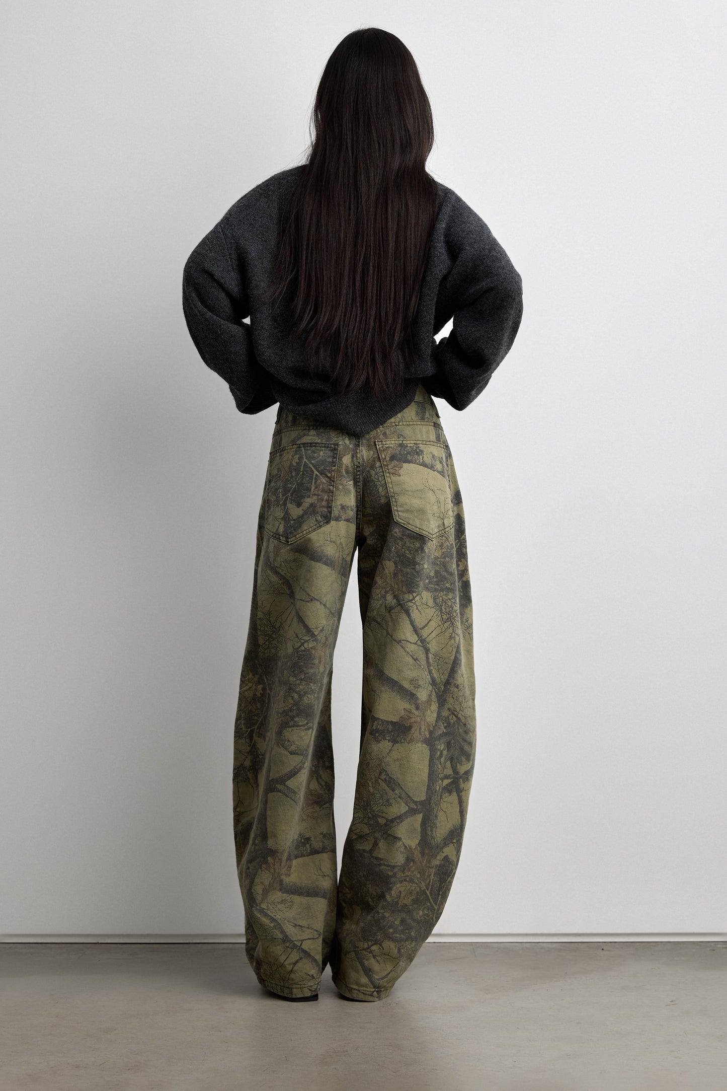 CAMO PRINT BARREL LEG PANT