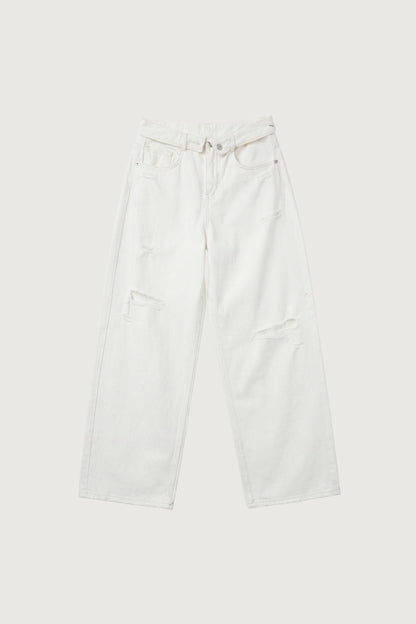 DISTRESSED STRAIGHT LEG JEAN