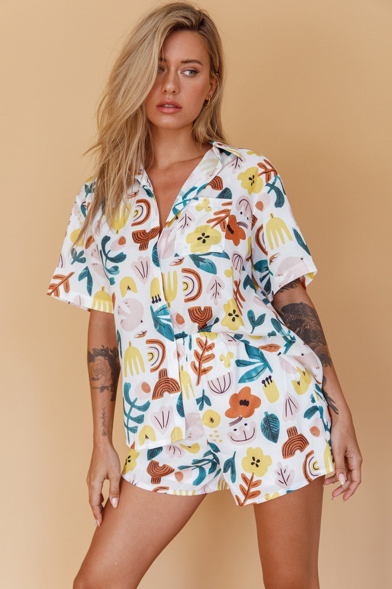 Just A Hunch Shorts Printed White