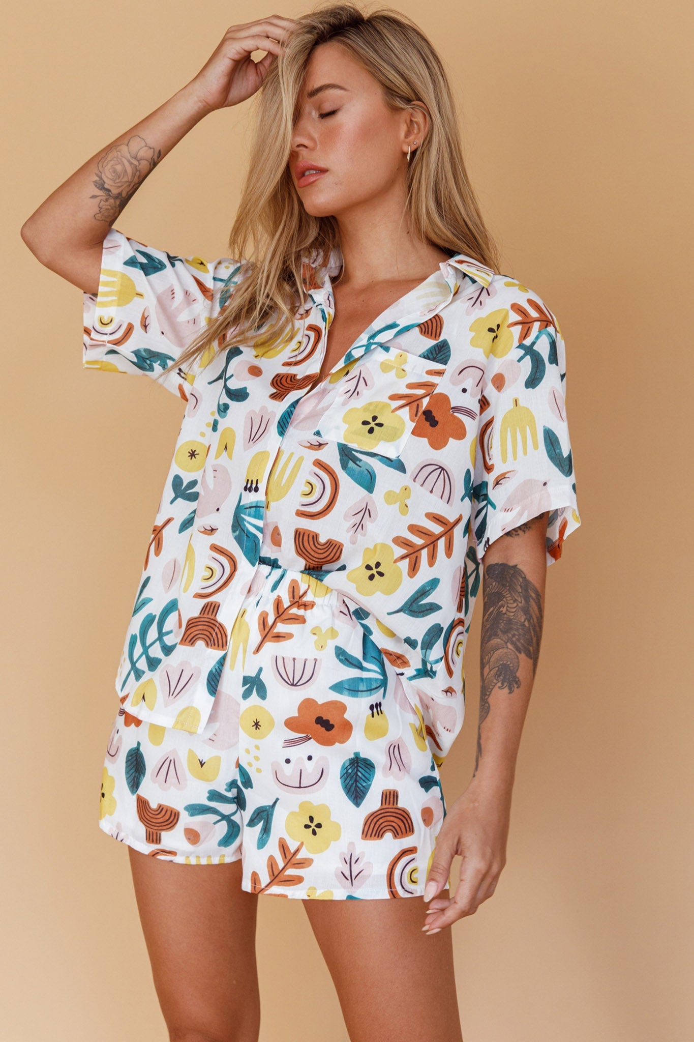 Just A Hunch Shorts Printed White