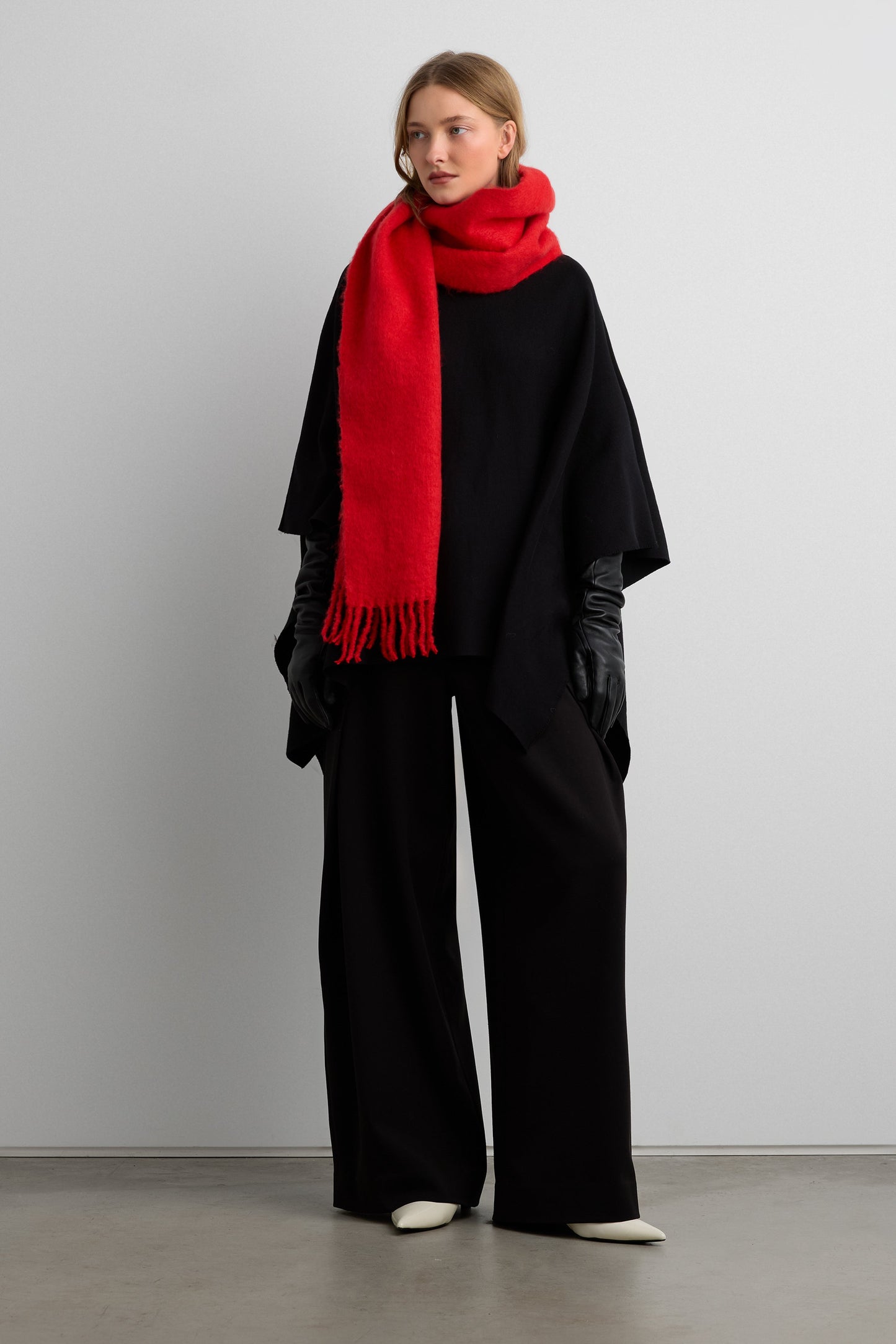 SOLID SCARF WITH TASSELS