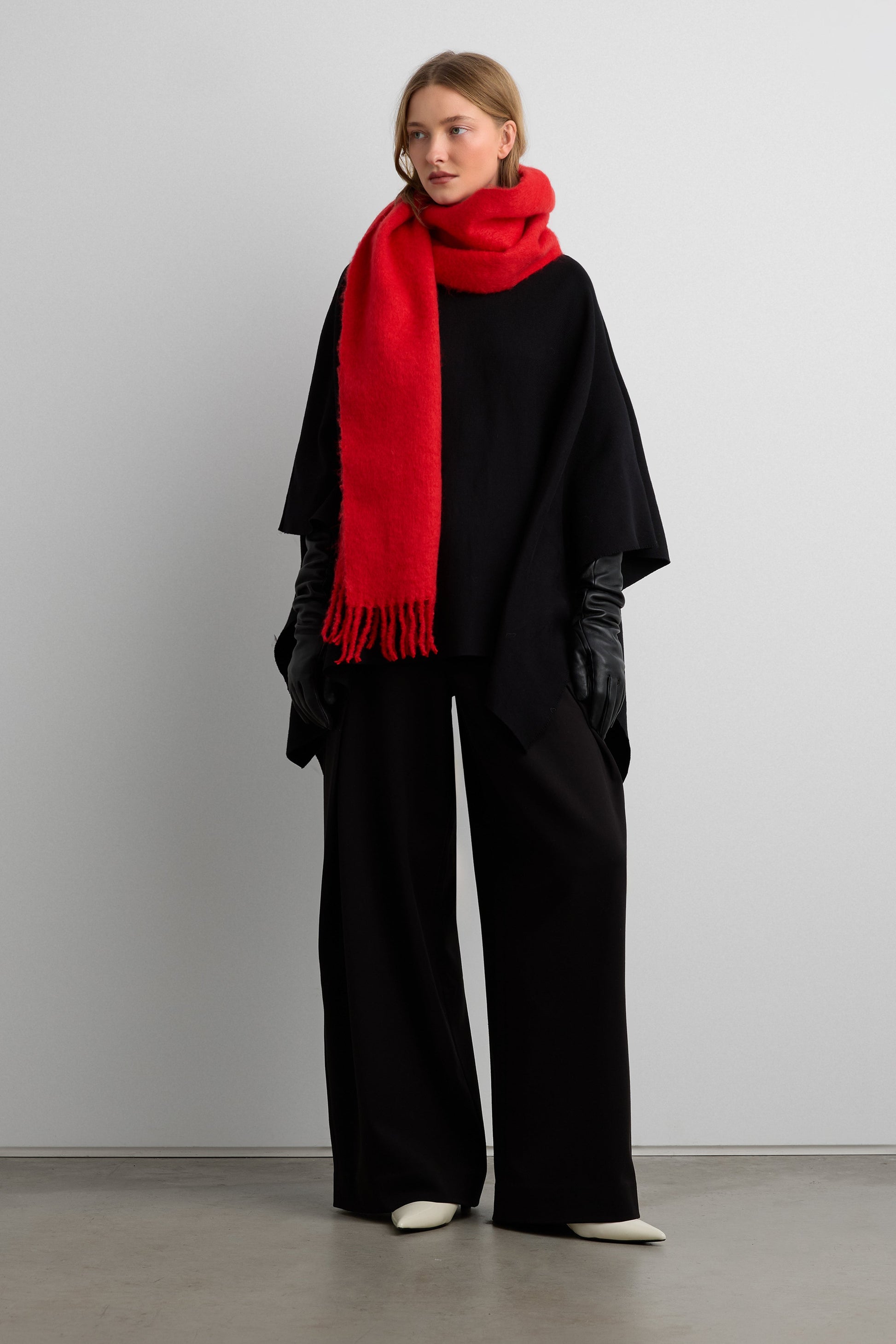 SOLID SCARF WITH TASSELS