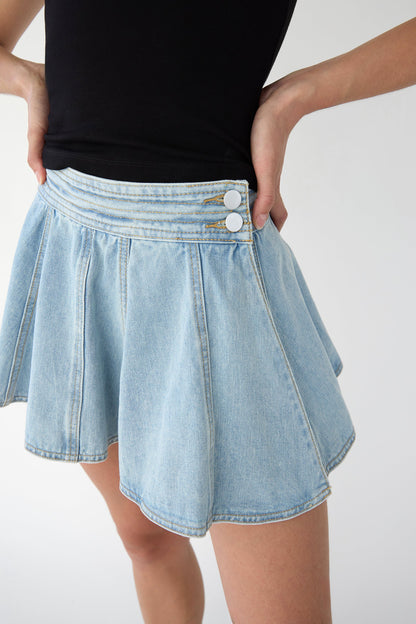 PLEATED DENIM MINI SKORT