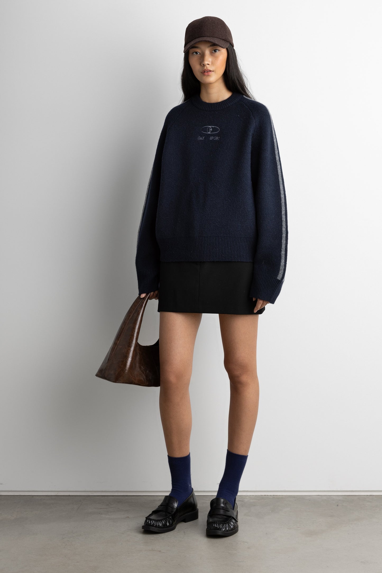 EMBROIDERED OAK SPORT SWEATER