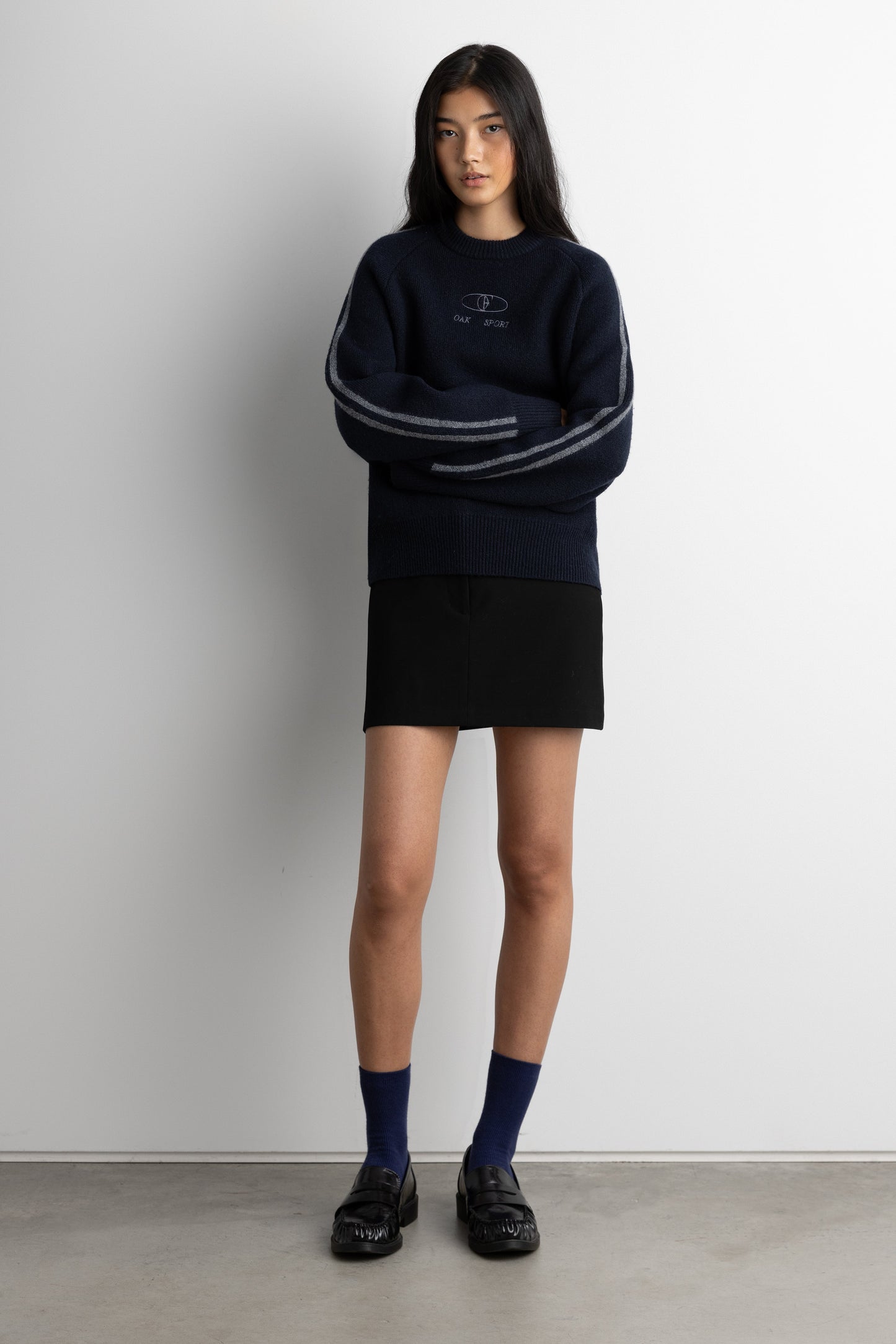 EMBROIDERED OAK SPORT SWEATER