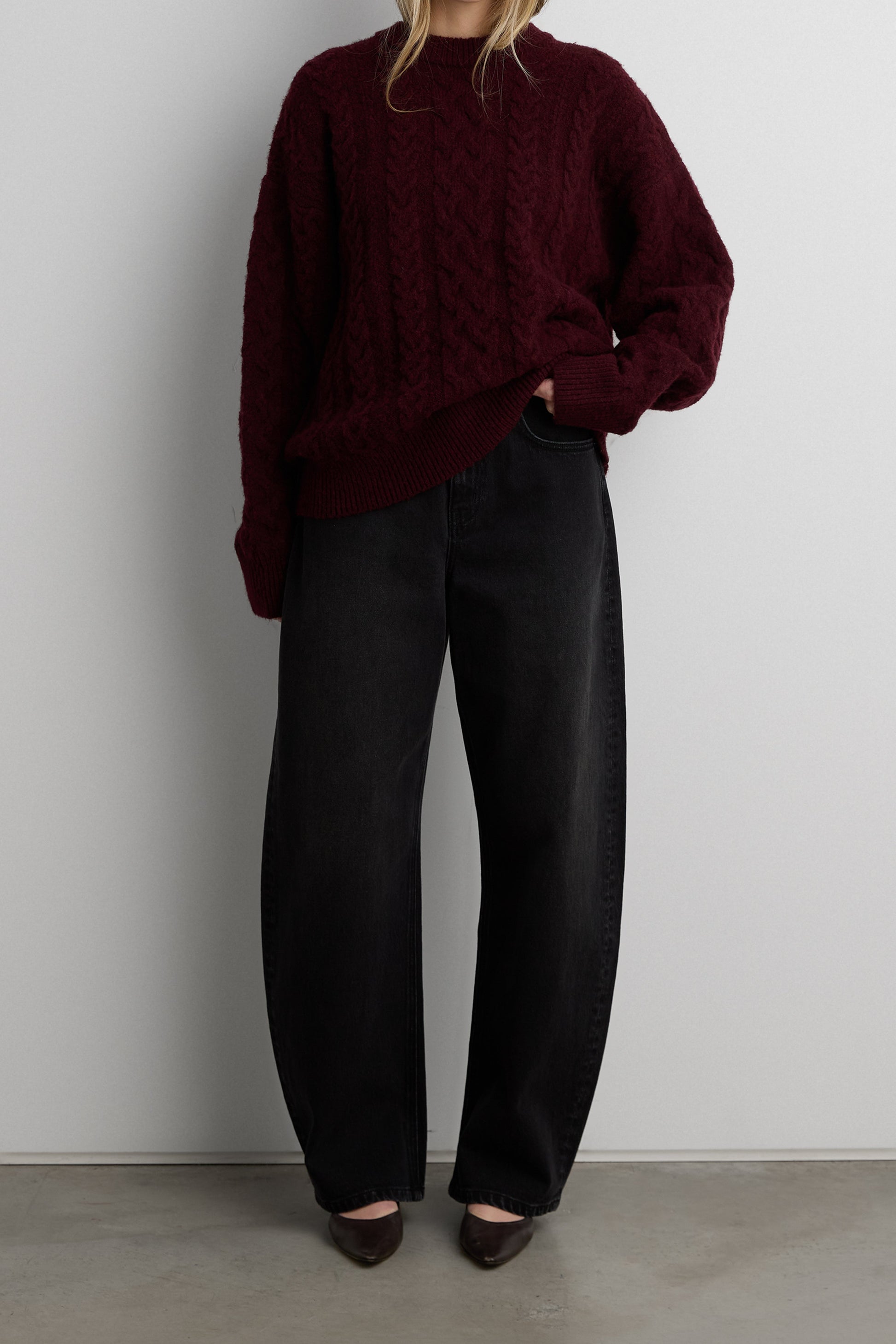 OVERSIZED CABLE KNIT SWEATER
