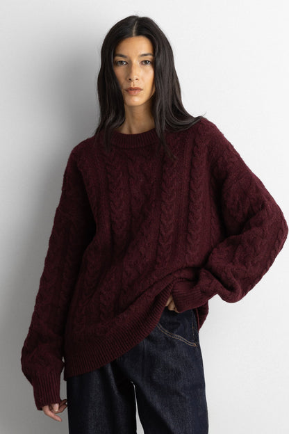 OVERSIZED CABLE KNIT SWEATER