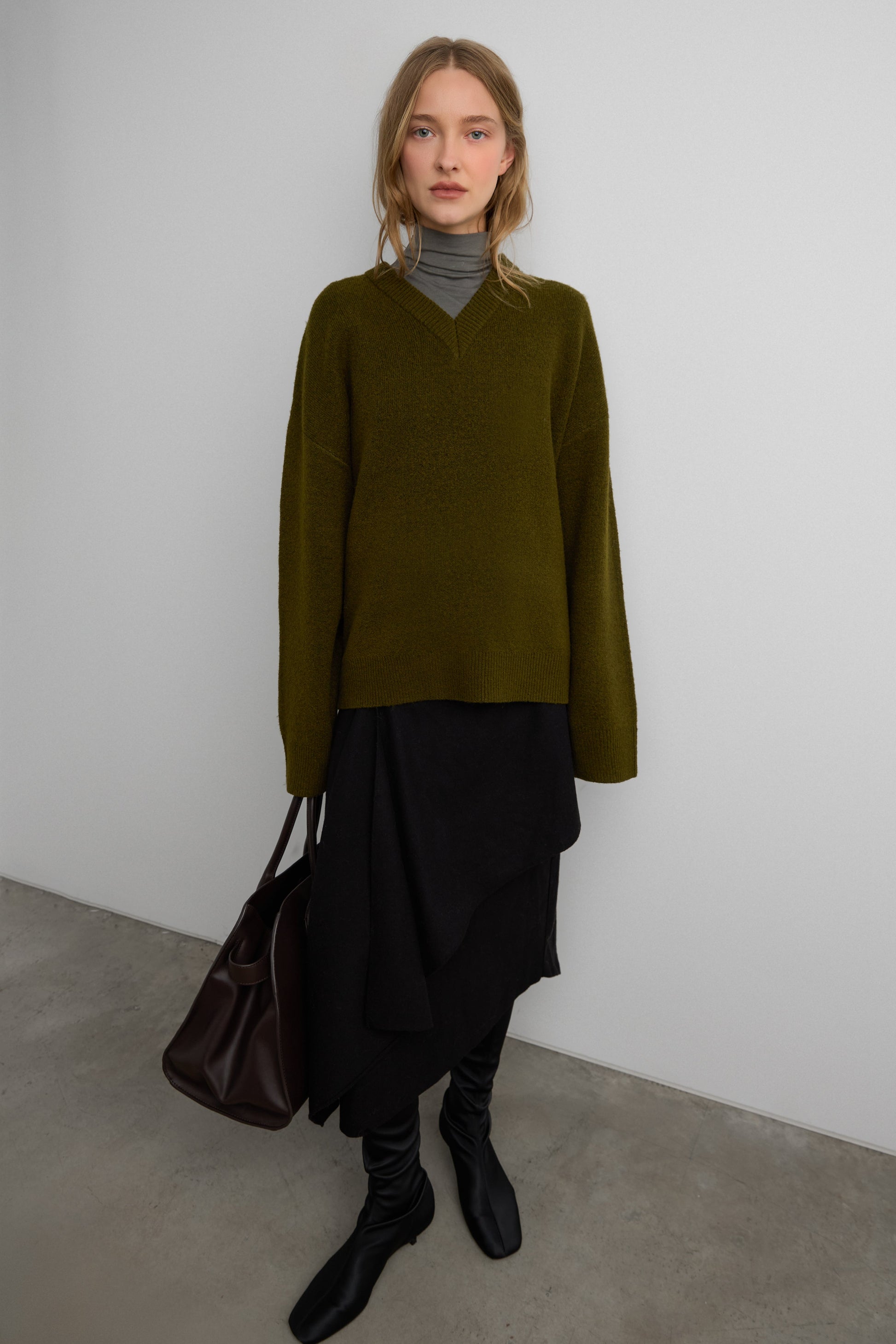 V-NECK SWEATER