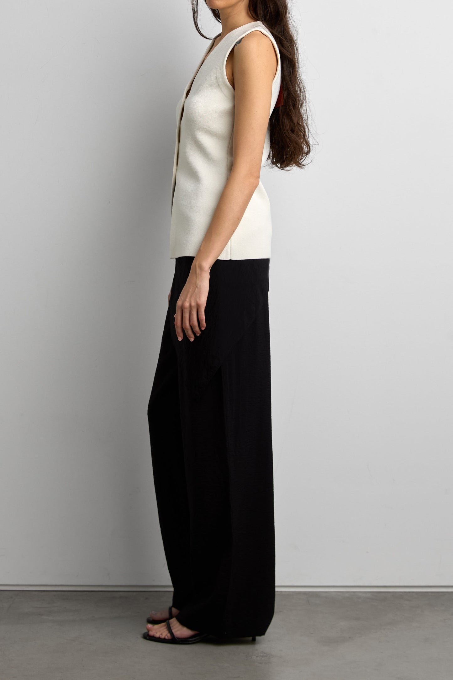KNIT CINCHED WAIST BUTTON UP TOP