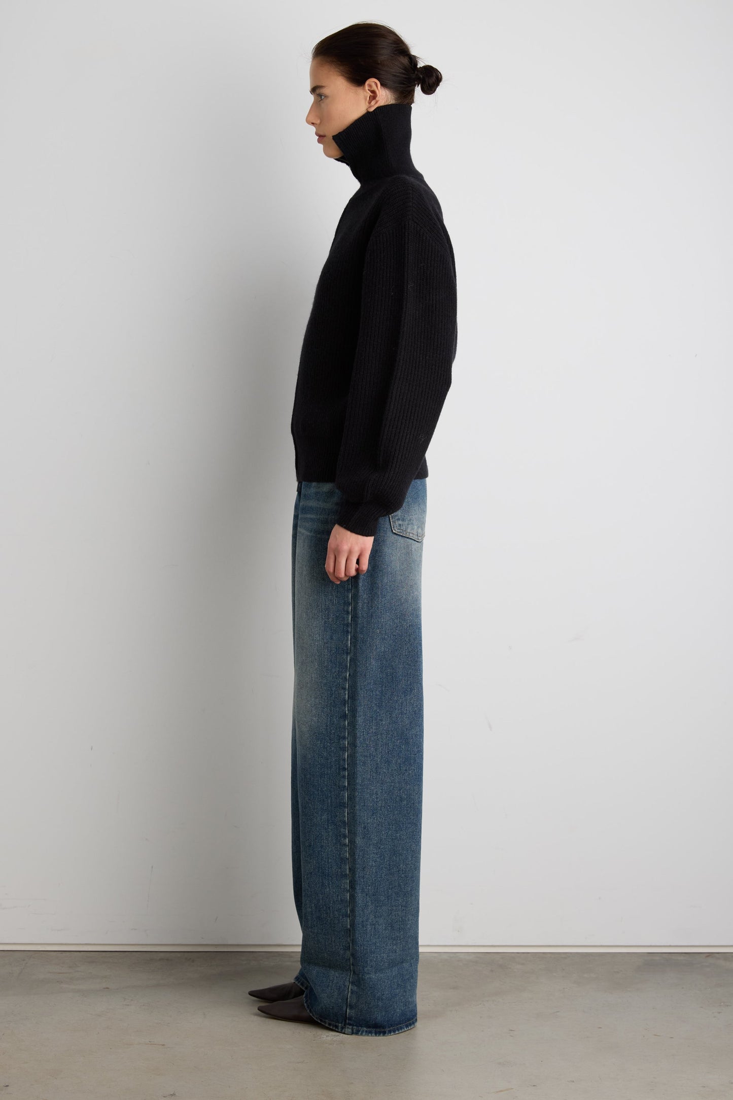 HIGH NECKLINE ZIP UP SWEATER
