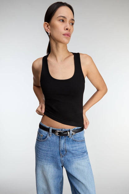 FORM SCOOP NECK TANK TOP