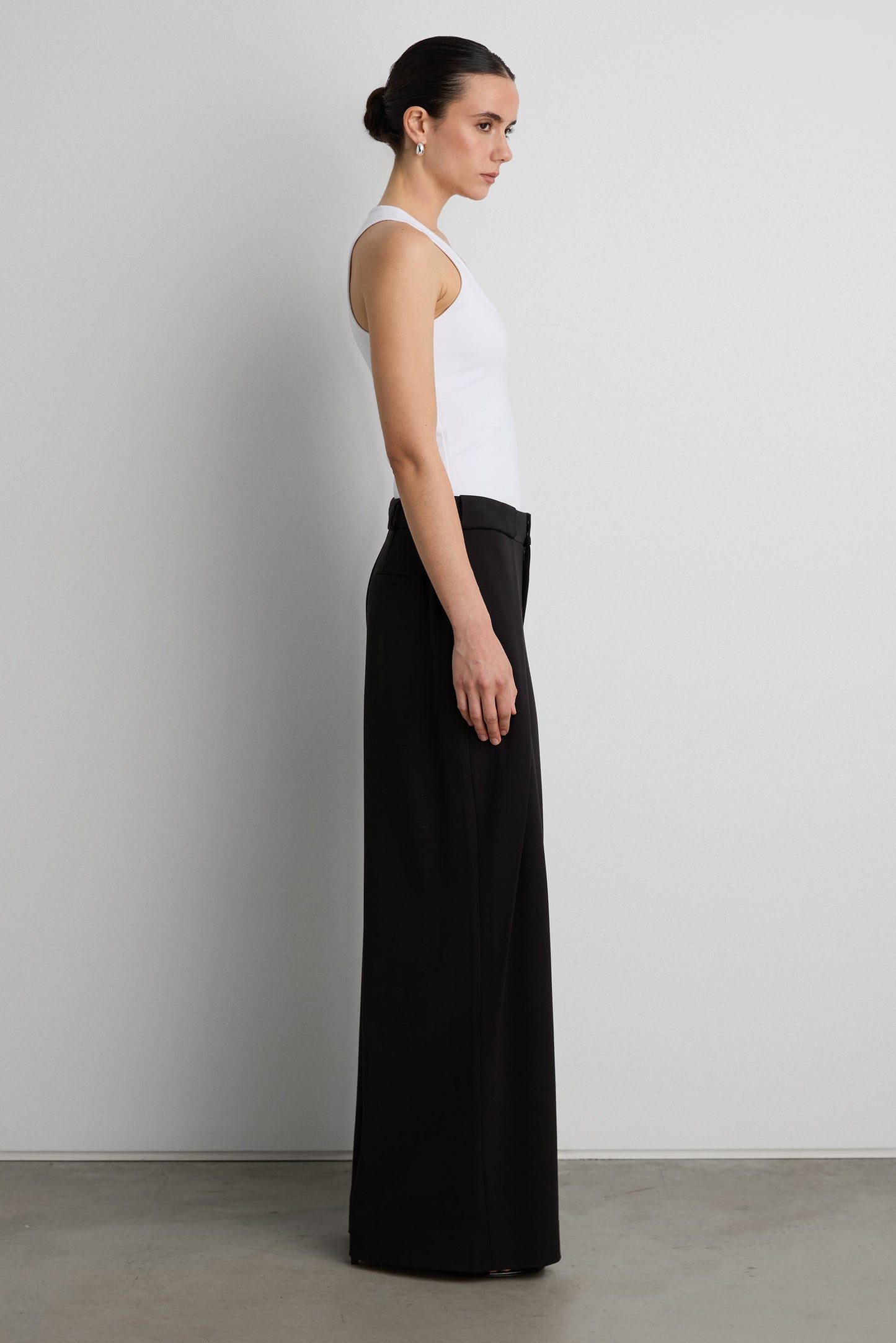 FORM SCOOP NECK TANK TOP