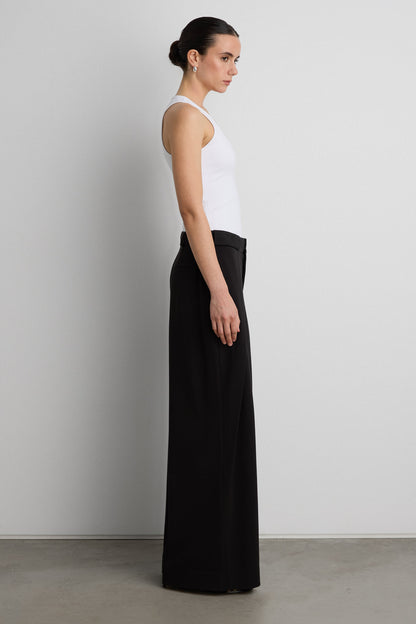 FORM SCOOP NECK TANK TOP