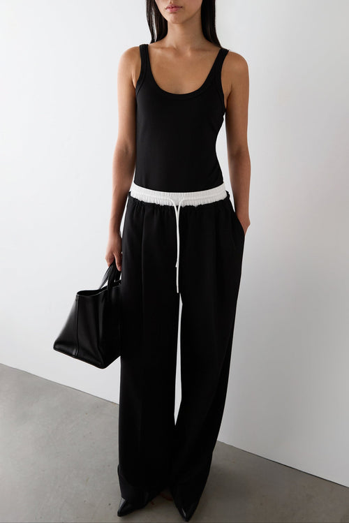 FORM SCOOP NECKLINE BODYSUIT