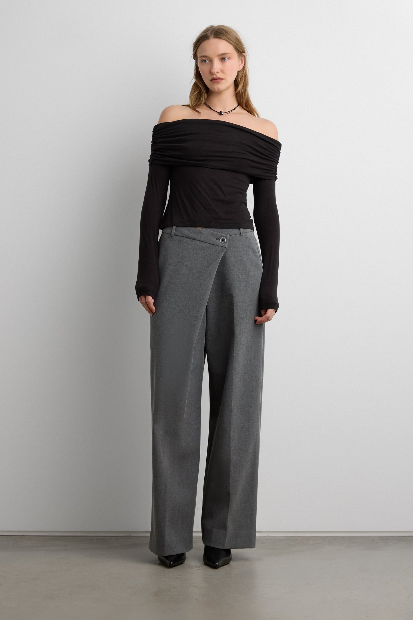 OFF THE SHOULDER LONG SLEEVE TOP