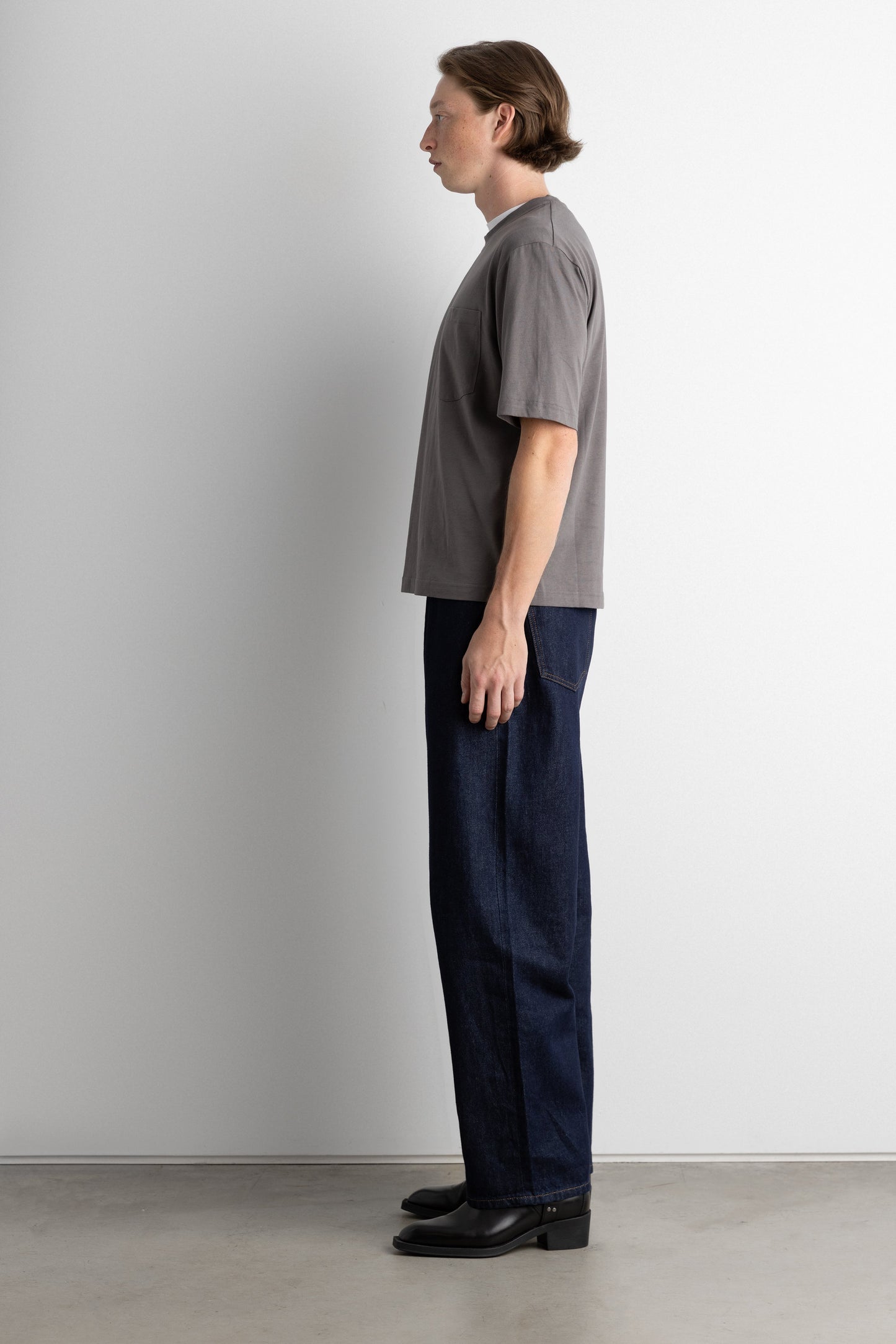 RELAXED BOXY BASIC TEE WITH POCKET