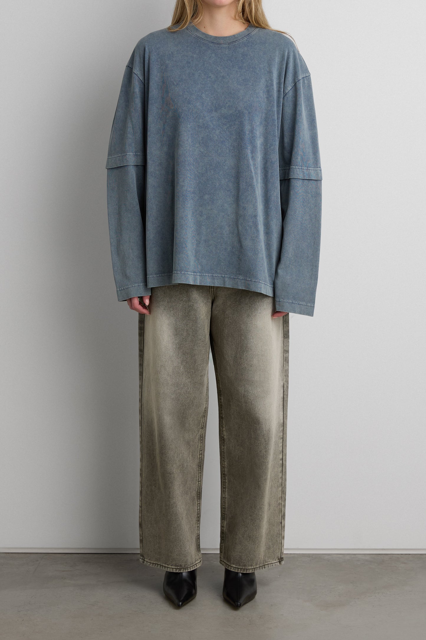 DOUBLE SLEEVE ACID WASH TEE