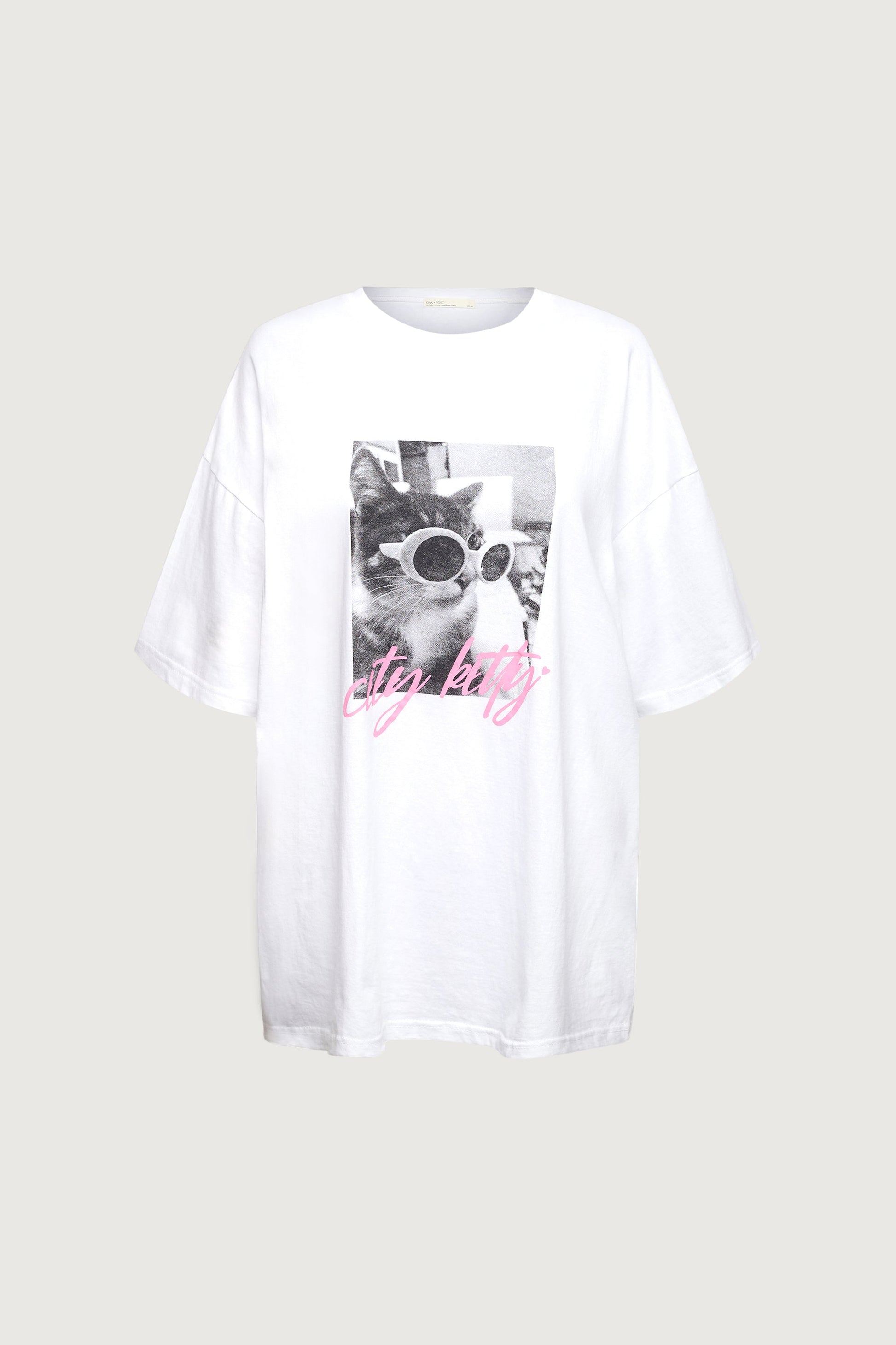 CITY KITTY GRAPHIC T-SHIRT