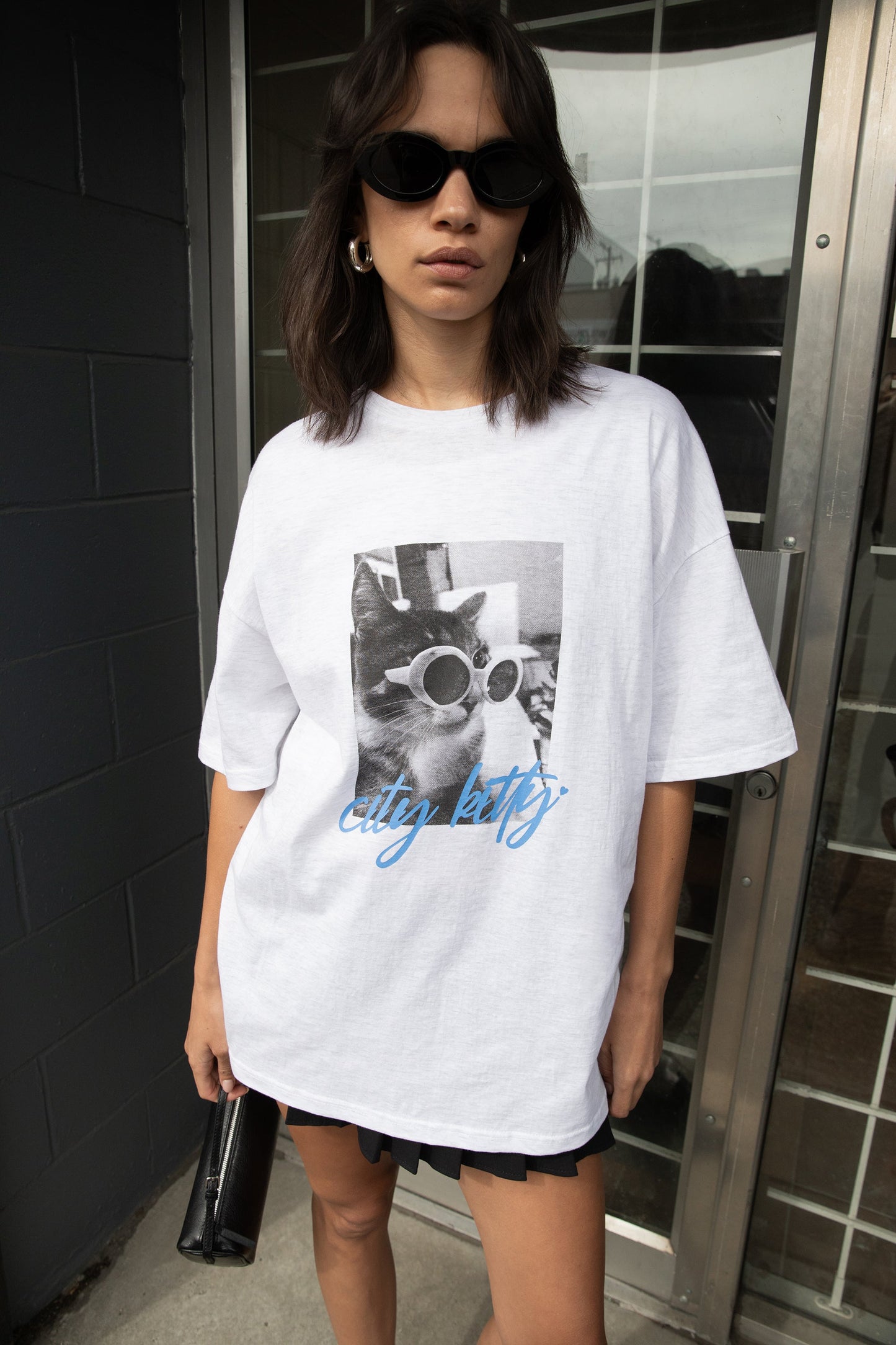 CITY KITTY GRAPHIC T-SHIRT