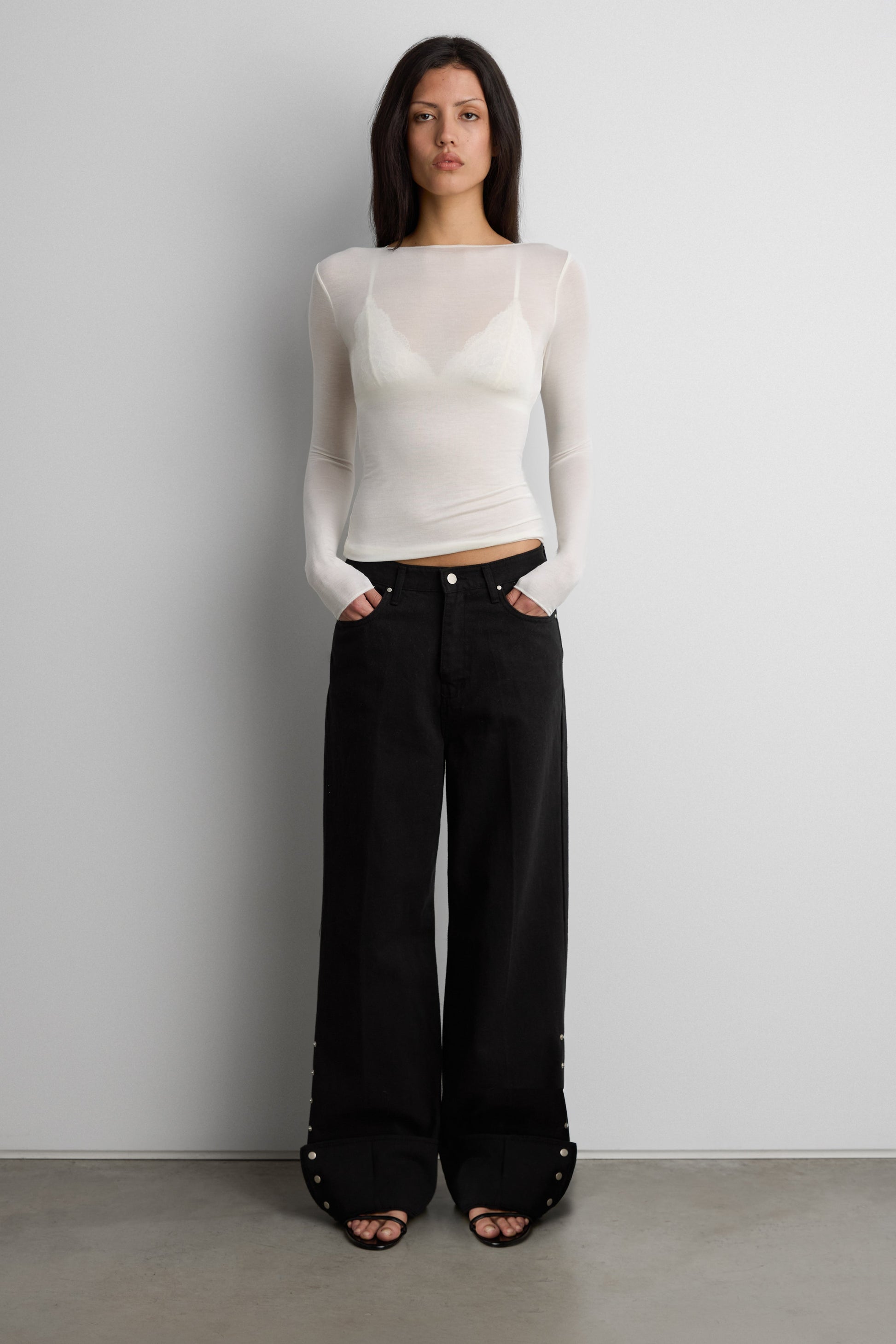 SHEER LIGHTWEIGHT BOAT NECK TOP
