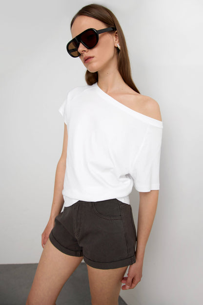 RELAXED FIT OFF THE SHOULDER T-SHIRT
