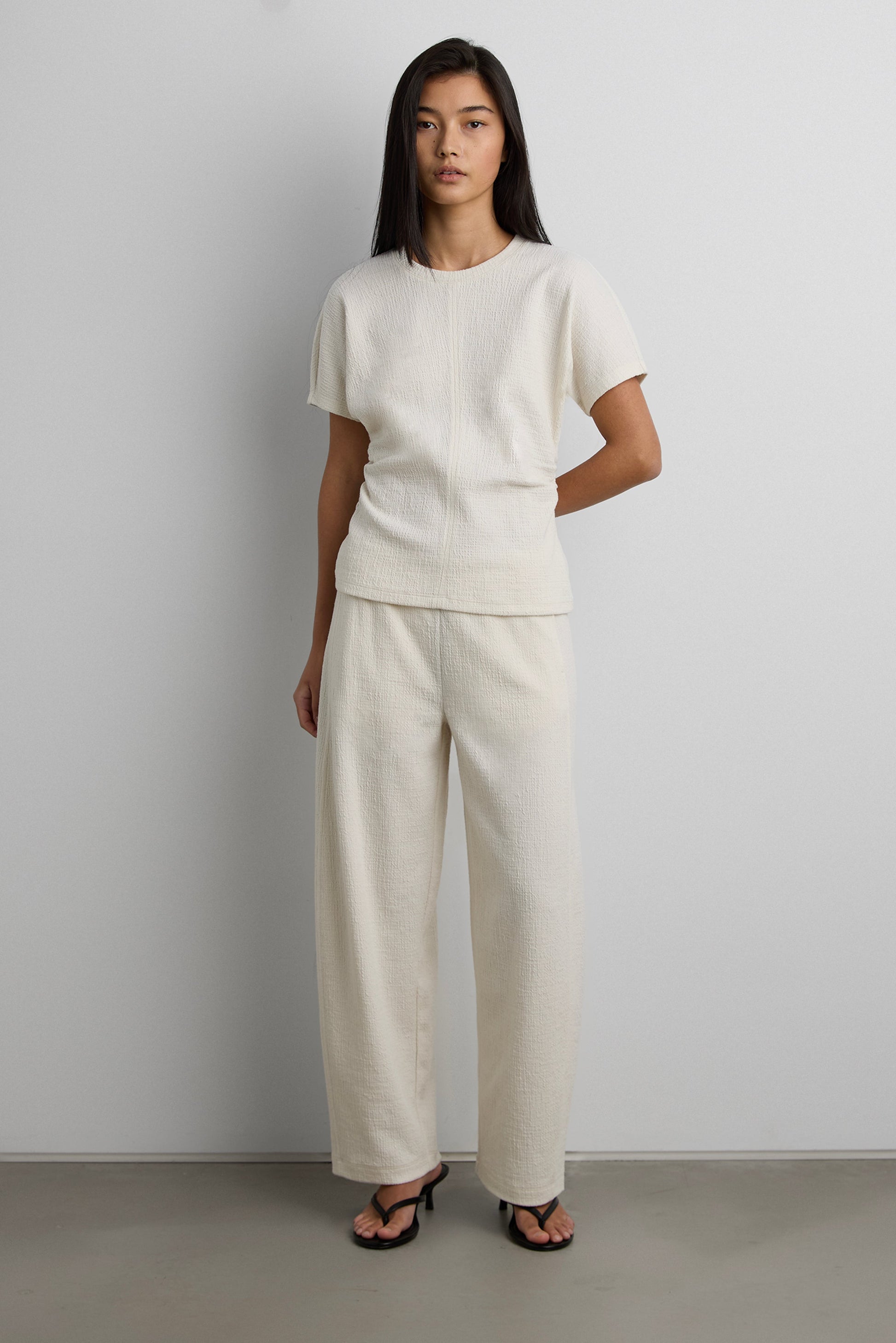 KNIT SHORT SLEEVE RUCHED WAIST TOP