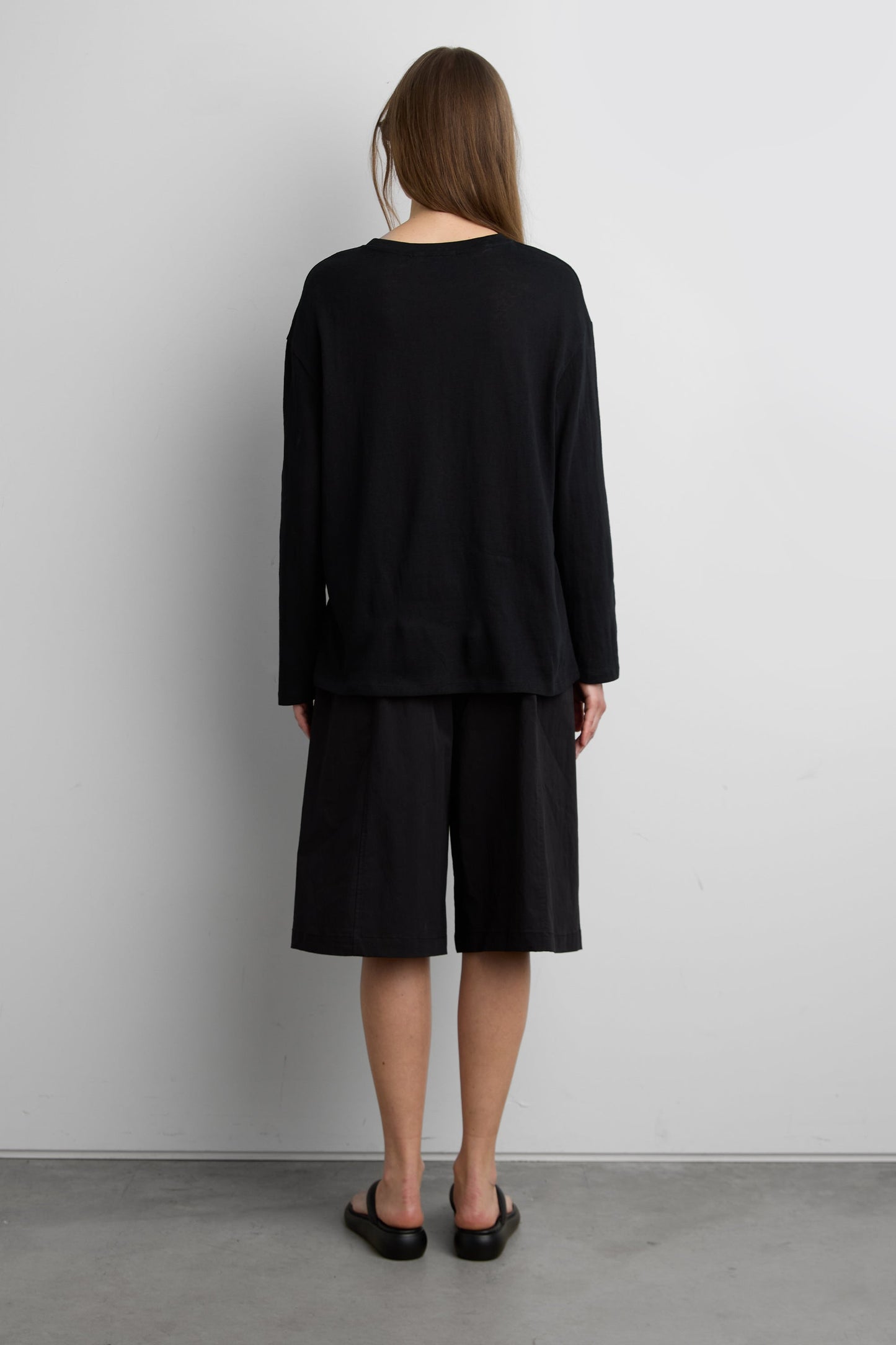 RELAXED LONG SLEEVE T-SHIRT