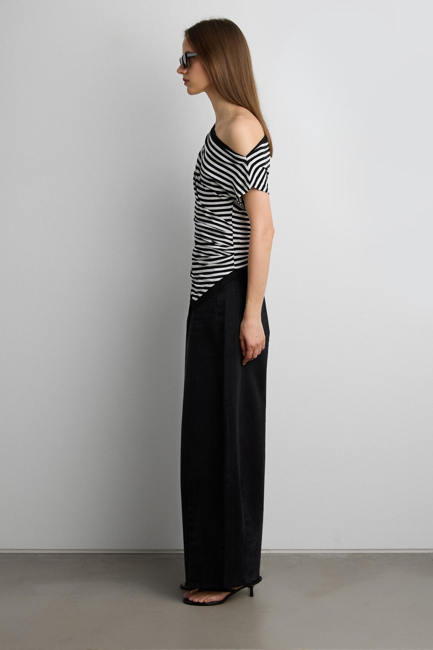 OFF SHOULDER ASYMMETRICAL STRIPE TOP