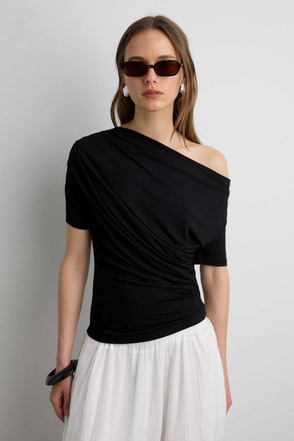 BOAT NECK TOP WITH SHIRRED SIDE DETAIL