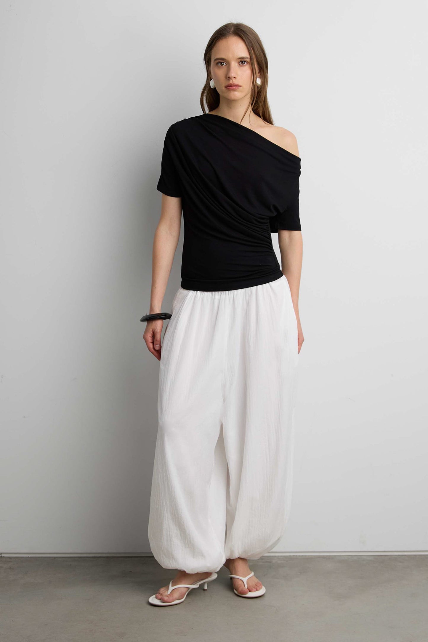 BOAT NECK TOP WITH SHIRRED SIDE DETAIL