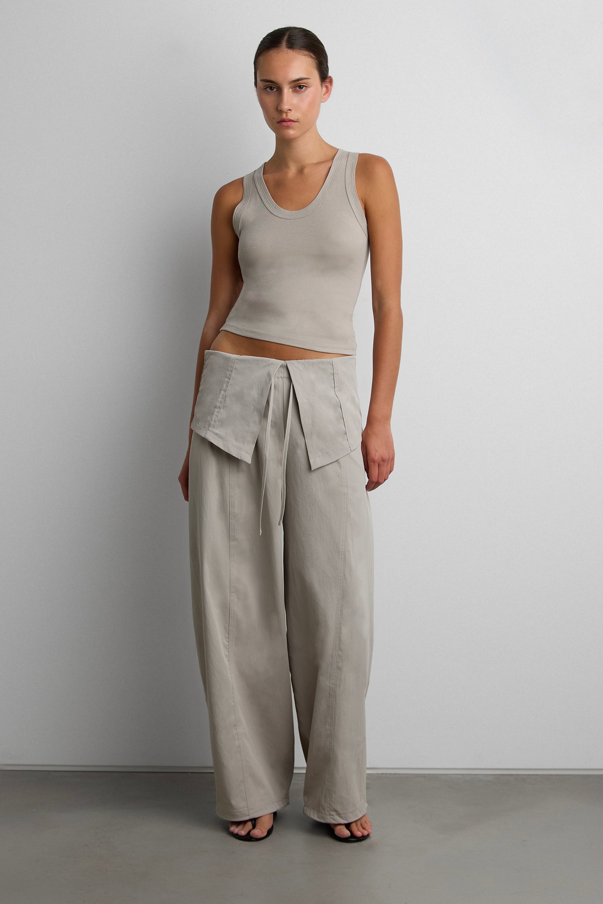 SCOOP NECK TANK TOP