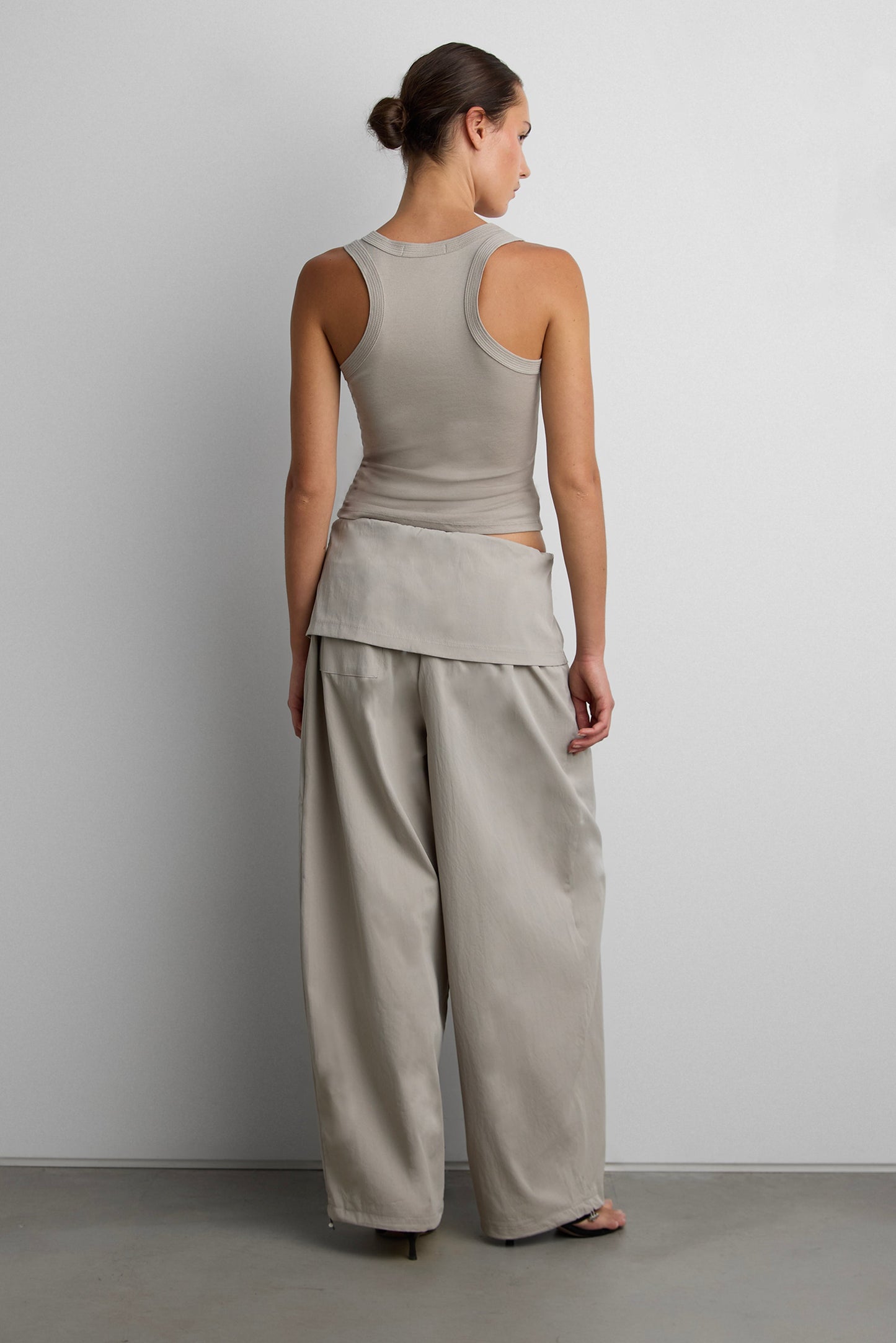 SCOOP NECK TANK TOP