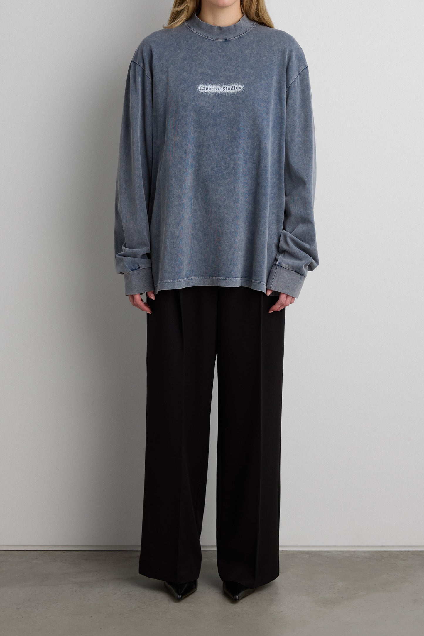 OVERSIZED SLOUCHY LONG SLEEVE GRAPHIC SWEATSHIRT