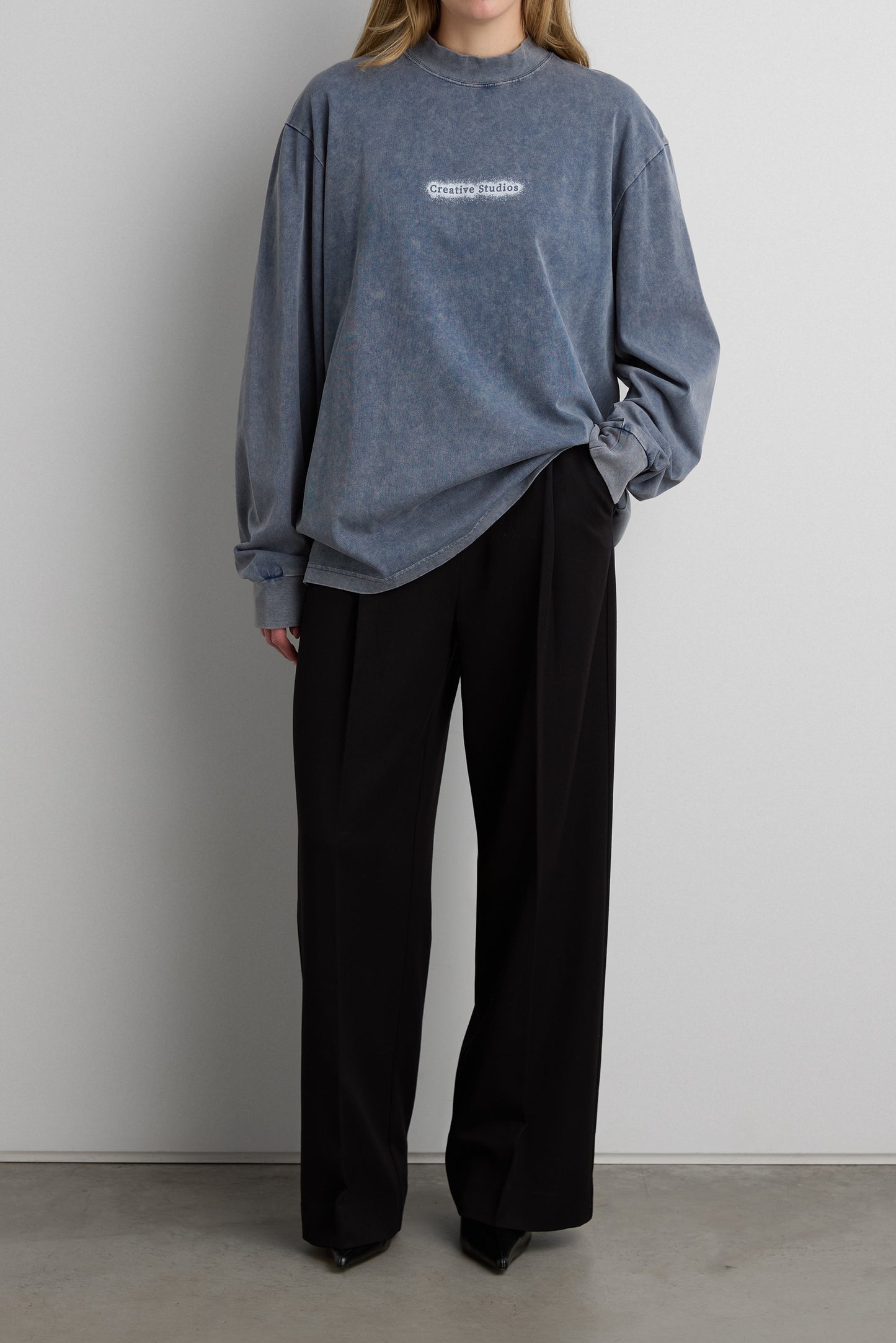 OVERSIZED SLOUCHY LONG SLEEVE GRAPHIC SWEATSHIRT