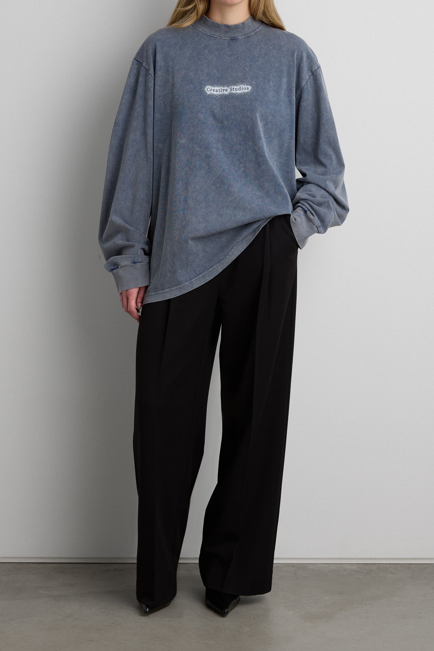 OVERSIZED SLOUCHY LONG SLEEVE GRAPHIC SWEATSHIRT