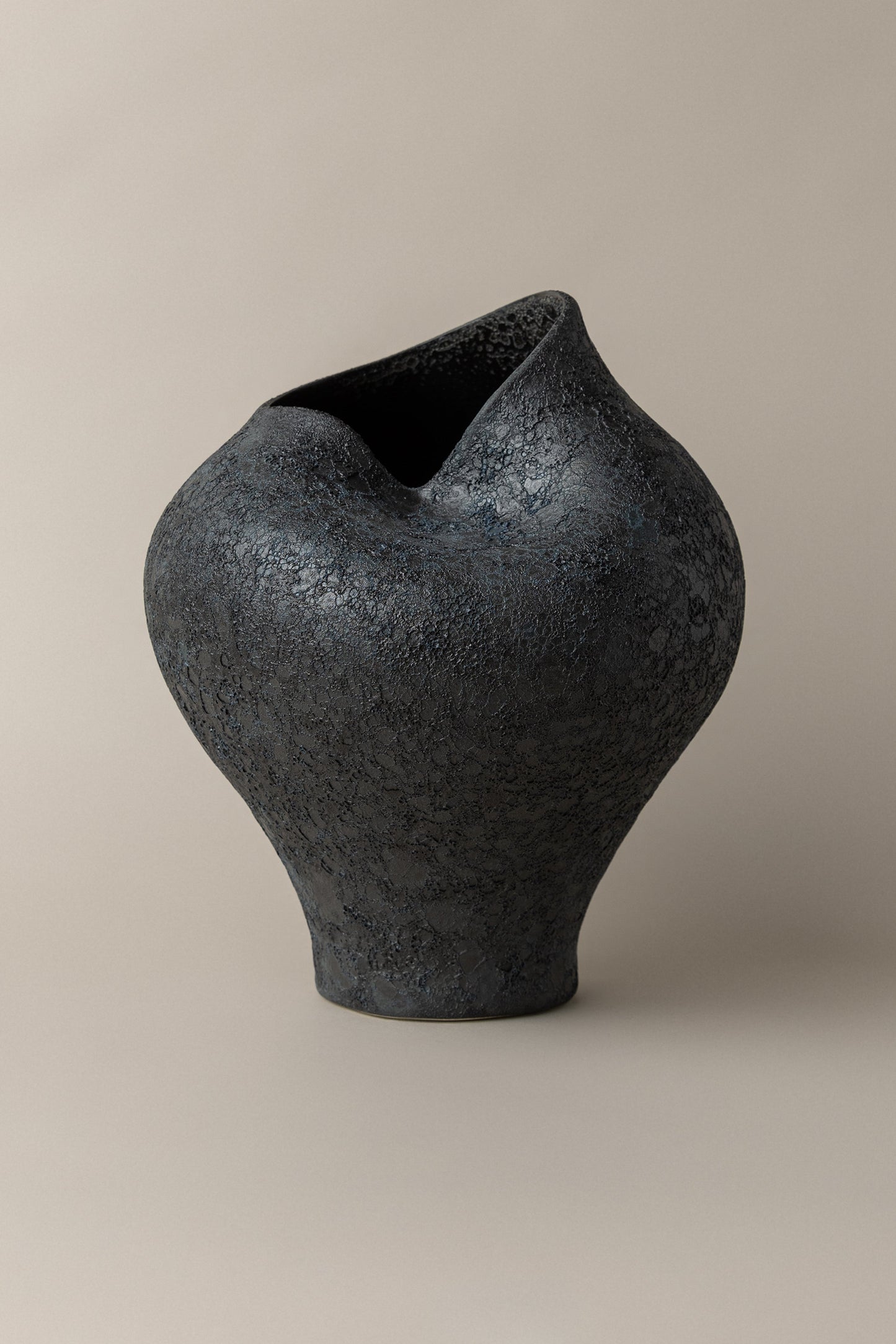 AMORA VASE